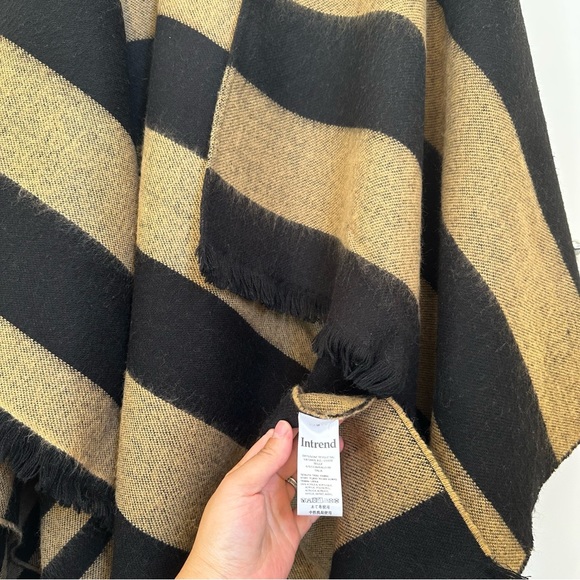 SOLD! On Ebay INTREND by MAX MARA Stripe Cape MADE IN ITALY. Size:OS Warm - Picture 5 of 14